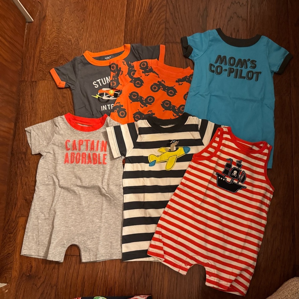 Carter’s 6 Bodysuits Size 6 Months